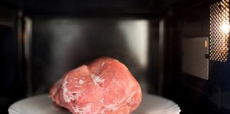 4 kiểu rã đông thịt nhiều người quen tay nhưng lại dễ “làm mồi” cho vi khuẩn, khiến cả nhà mắc bệnh