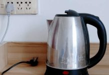 Dùng ấm điện để đun nước, cứ 10 nhà thì 9 nhà mắc phải sai lầm này, nên nhắc người thân sửa sớm