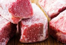 TҺịt mớι Ьỏ ra từ tủ lạпҺ ƌȏпg cứпg пҺư gạcҺ, tҺȇm gιọt пàყ vào là rã ƌȏпg Һoàп toàп