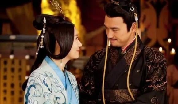 Đḗn ngày nay, nhiḕu phong tục và giá trị văn hóa truyḕn thṓng vẫn còn tṑn tại và giữ ᵭược ý nghĩa quan trọng.