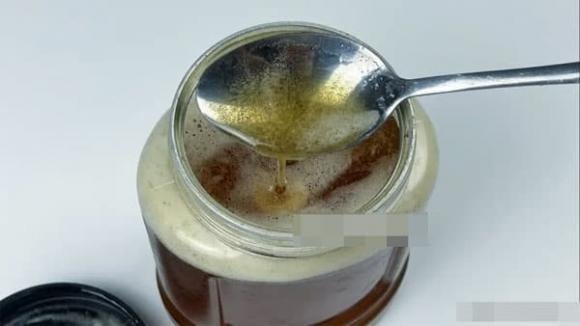 Không chỉ giúp hỗ trợ tiêu hóa, bổ sung năng lượng tức thì và làm đẹp da, mật ong còn nổi tiếng với “tuổi thọ” gần như vô hạn.