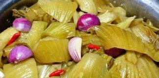 Muối dưa đừng cho nước đun sôi để nguội: Chỉ cần thêm thứ này vào, dưa giòn ngon, vàng đẹp chỉ sau 1 đêm, để lâu cũng không bị khú