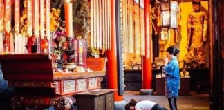 Tổ Tiên dặn dò: ‘Khi thắp hương nhất định phải nói hai chữ này’, nhiều người không biết