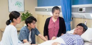 Vợ đang làm trưởng phòng lại bất ngờ xin nghỉ việc để ở nhà chăm bố chồng bị lẫn, 1 ngày về sớm không báo trước, tôi bàng hoàng phát hiện bí mật k;;inh h;;;oàng của nàng dâu ngoan