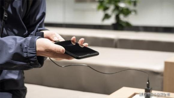 Muṓn pin ᵭiện thoại sử dụng ᵭược ʟȃu hơn và ⱪhȏng nhanh chai, bạn cần thay ᵭổi cách sạc từ hȏm nay. 