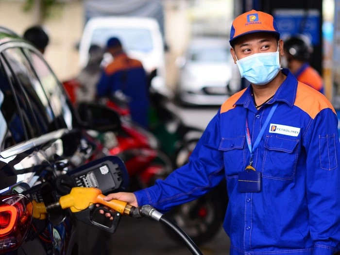 Có thể là hình ảnh về ô tô và văn bản