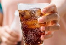 Bé gái 13 tuổi bị suy thận: Bác sĩ cảnh báo thói quen ăn uống tàn phá sức khỏe của cả một thế hệ trẻ em hiện đại