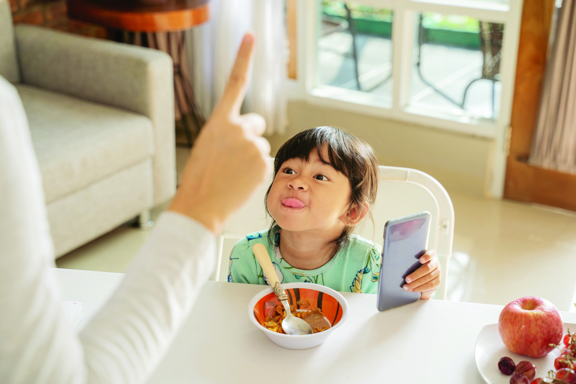 “Con hư tại mẹ”: Nḗu mẹ có 3 ᵭặc ᵭiểm này, con cái ᵭịnh sẵn tương lai nghèo nàn, tăm tṓi - SỬA GẤP!- Ảnh 2.