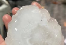 Bắc Bộ xuất hiện mưa đá kinh hoàng: Hạt đá to như chén, xuyên thủng mái nhà