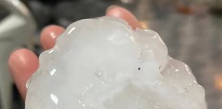 Bắc Bộ xuất hiện mưa đá kinh hoàng: Hạt đá to như chén, xuyên thủng mái nhà