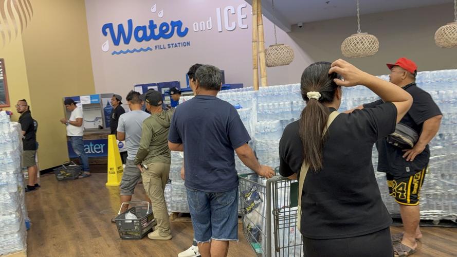 Siêu bão mạnh nhất hành tinh Sinlaku áp sát: Người dân "nín thở" trước giờ G, mưa to gió lớn đã xuất hiện - Ảnh 4.