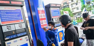 Giá xăng dầu hôm nay 15/4: Trong nước THẤP CHƯA TỪNG CÓ