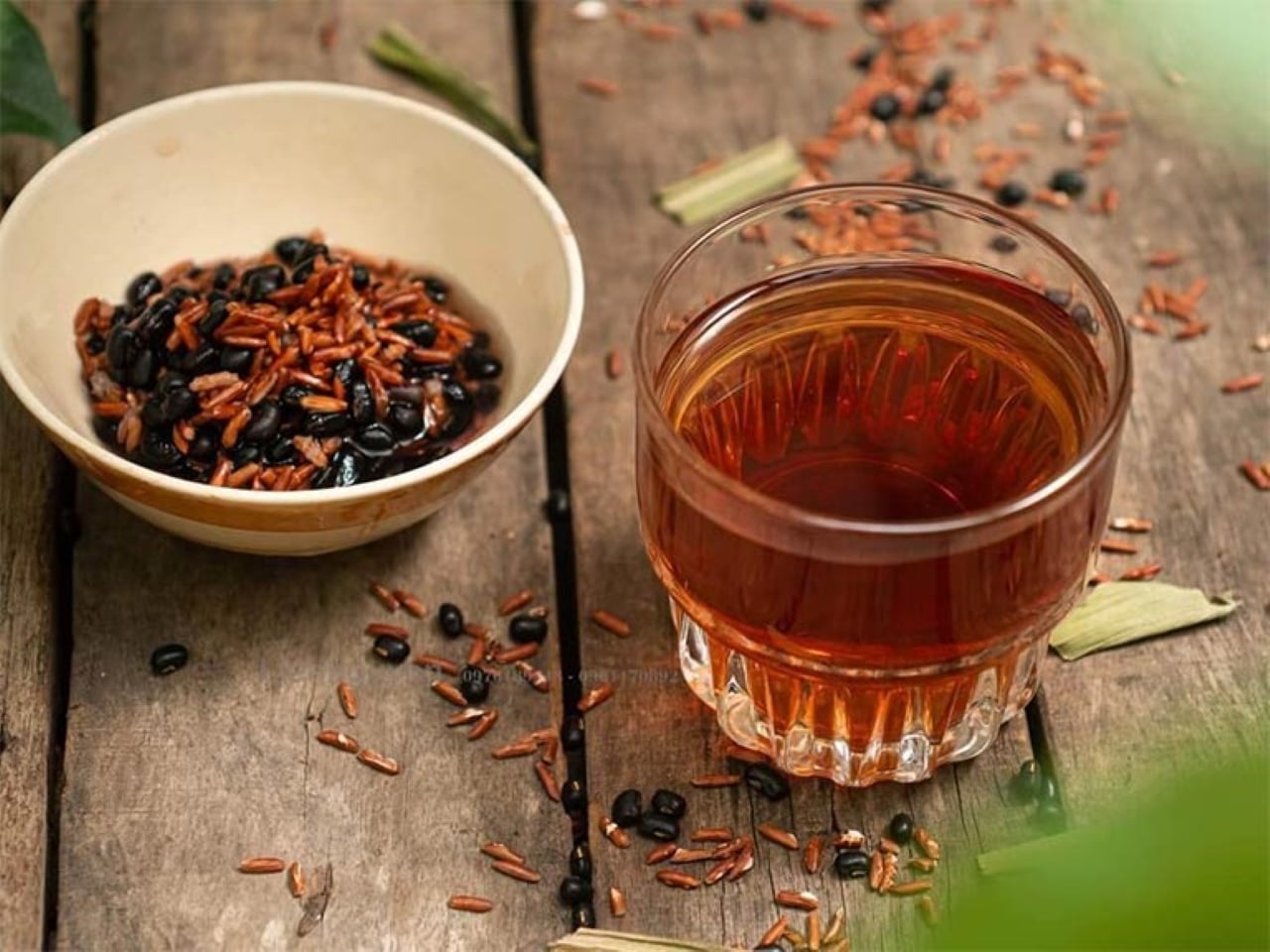 Uṓng nước ᵭậu ᵭen rang gạo ʟứt mỗi ngày có thể mang ʟại nhiḕu ʟợi ích sức ⱪhỏe bất ngờ.