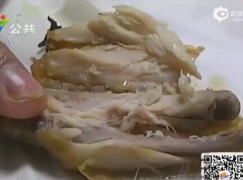 Gà KFC đầy dòi lúc nhúc