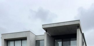 Chị 9 tuổi bế em 3 tuổi tìm về ông bà nội sau biến cố gia đình nhưng bị đ-uổi thẳng ra đường. Một bát cơm nguội của người phụ nữ t-àn t-ật đã thay đổi số phận hai đứa trẻ.