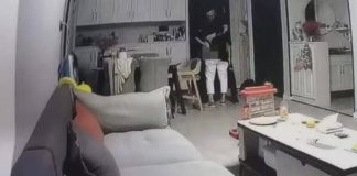 Lắp camera nhưng chưa kịp báo với chồng, nghỉ trưa mở lên xem tình hình trong nhà, tôi rụng rời tay chân với cảnh tượng trước mắt