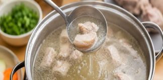 Có nên tận dụng nước luộc thịt để nấu canh? Nhà bạn dùng hay bỏ đi?