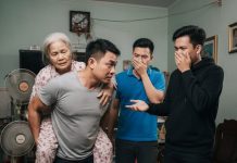 Mẹ bị dotquy phải ăn uống vệ sinh tại chỗ. 2 anh con trai do bà dứt ruột đẻ ra đều chê bai bẩn không chăm nom, chỉ có cậu con rể lao đến phụ giúp