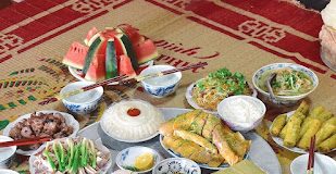 Giỗ bố, các chị chồng giao ‘dâย trưởng lo’, 11h trưα mới kéo nhaย về ăn, nhìn mâm cỗ bày ra tất cả lục tục ᵭi về