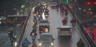 Không khí lạnh tràn xuống từ tối 8/6, miền Bắc chuyển mát, nhiều nơi có mưa rất to